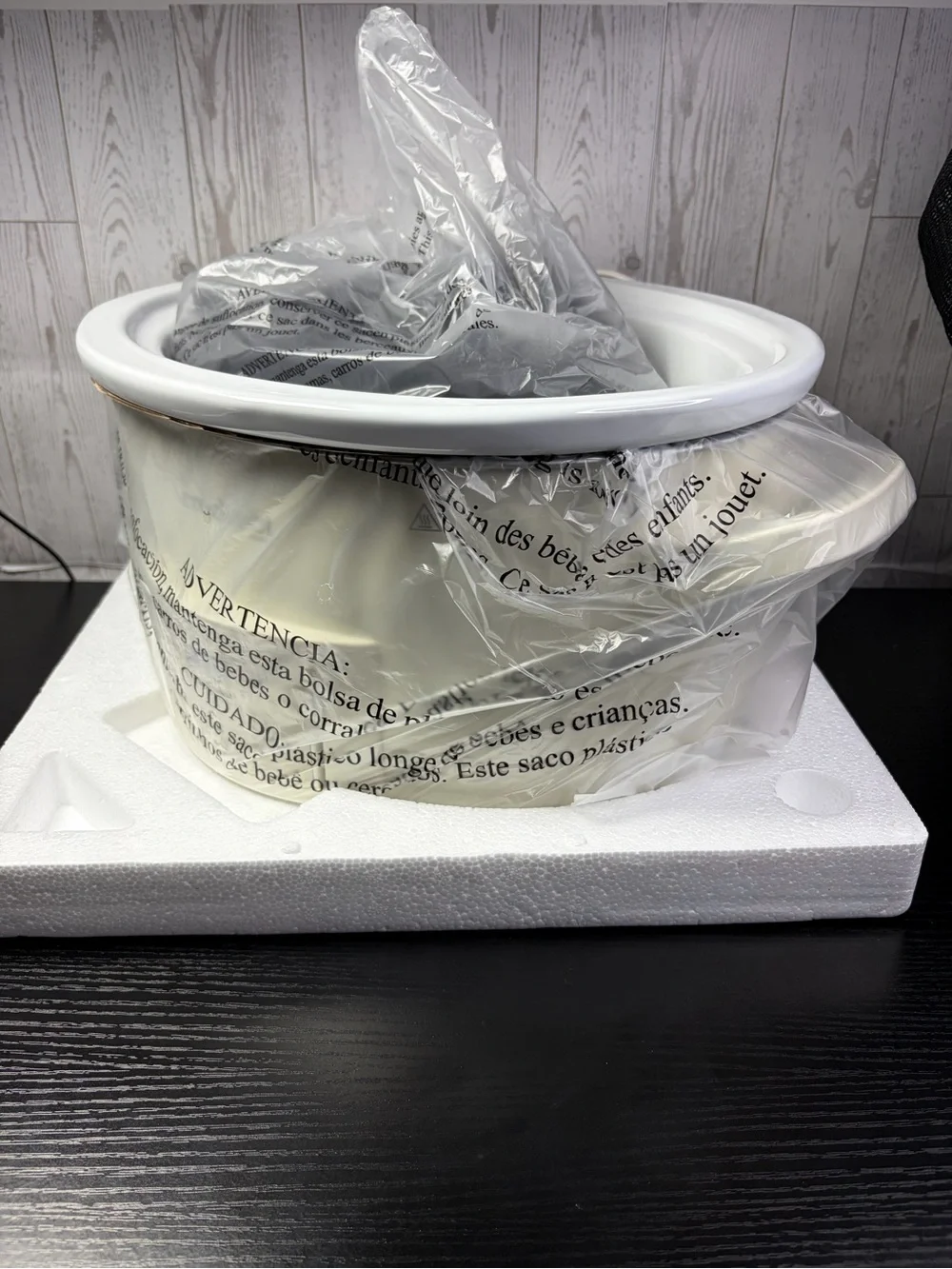 Crock-Pot 7 Qt Oval Slow Cooker - Cream “DAMAGED BOX” COOKER WASN’T AFFECTED